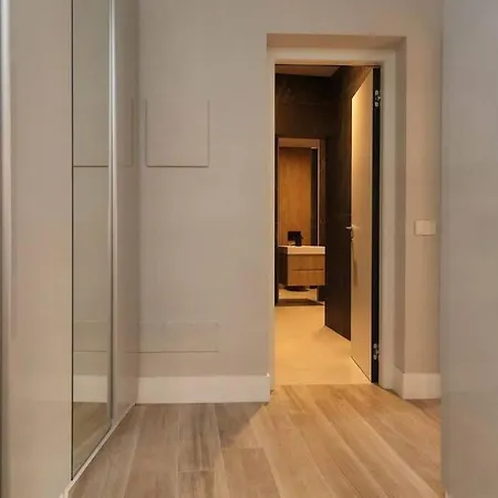 Spacious, Luxurious & Modern 2br-maissonette-amazing Finish-historical Centre-renovated 2024 Appartement *
