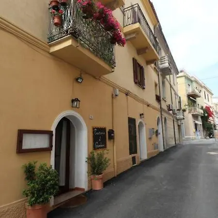 Spacious, Luxurious & Modern 2br-maissonette-amazing Finish-historical Centre-renovated 2024 דירה *